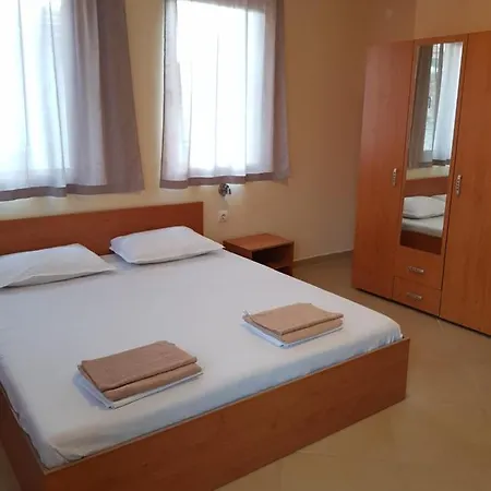 Nikoli בית הארחה 3*