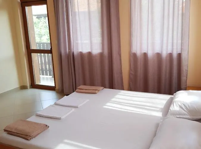 Nikoli Πανσιόν Νεσέμπαρ