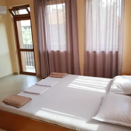 Nikoli بيت ضيافة نيسيبار